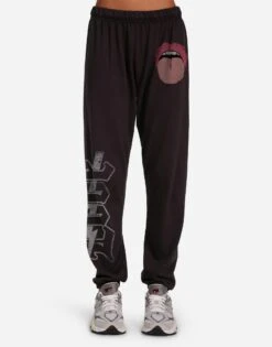 Tanzy Vintage Stud Tongue